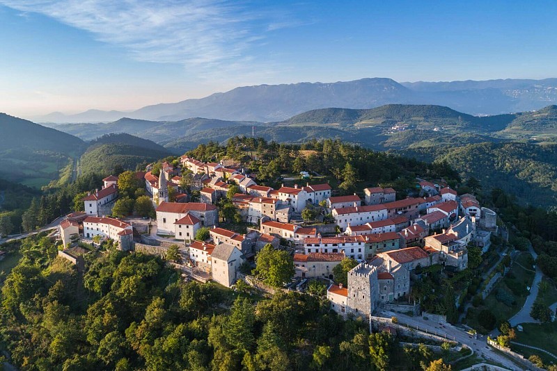 Izletniška sekcija: Kras – Vonj pršuta in terata